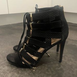Vince Camuto Gladiator Sandal Style Heel Gold Details Snakeskin